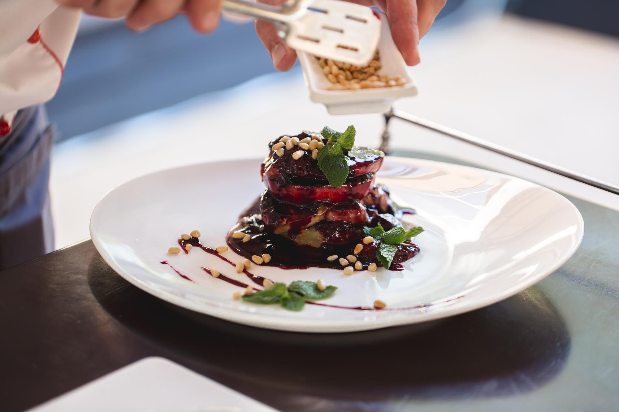 Elegancki talerz szybciej potrawy w stylu fine dining